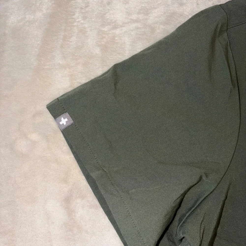 FIGS Catarina One Pocket Scrub Top Olive Green V-Neck 1000211 Womens Medium